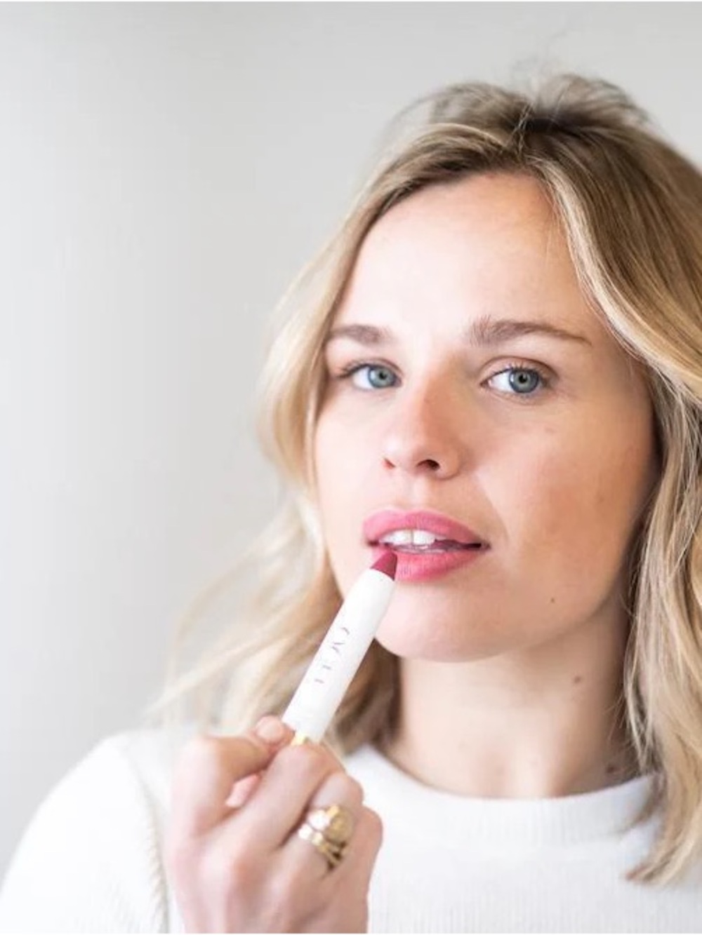 NEW Ogee Tinted Sculpted Lip Oil in Begonia - Red Plum